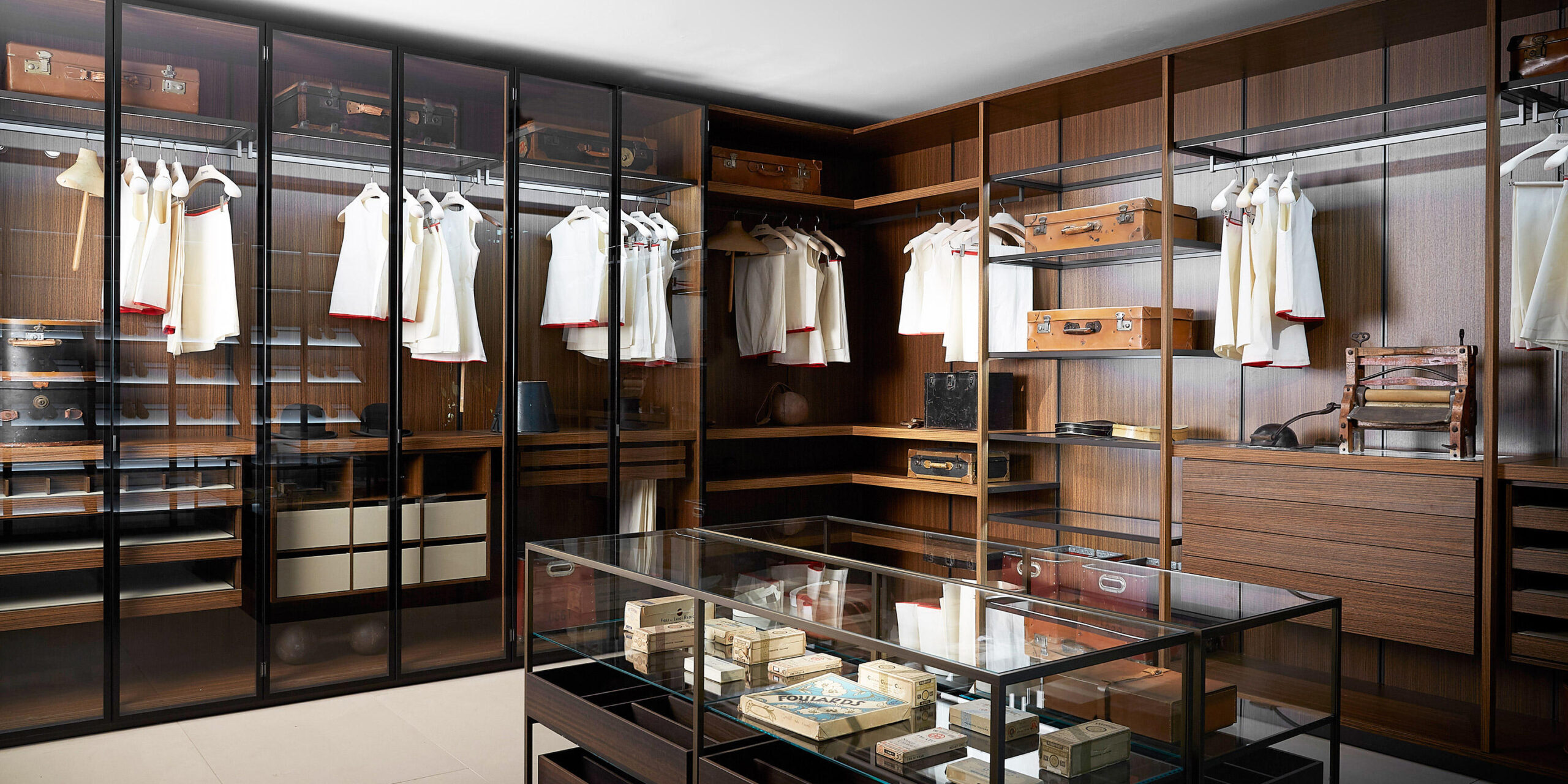 You are currently viewing Innovations in Dressing Room Design: Space-Saving Solutions and Luxury Touches